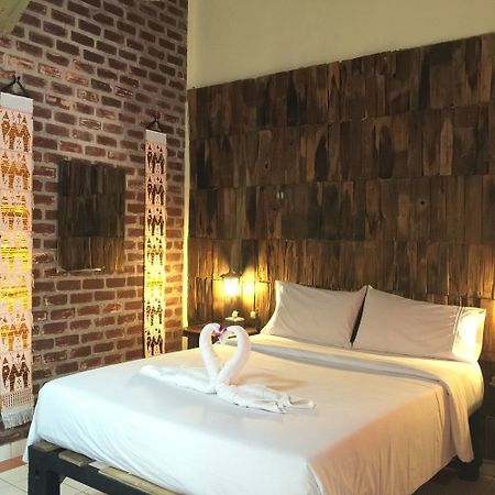 Baan Thai Homestay by bGb Villas Pantai Kata Luaran gambar