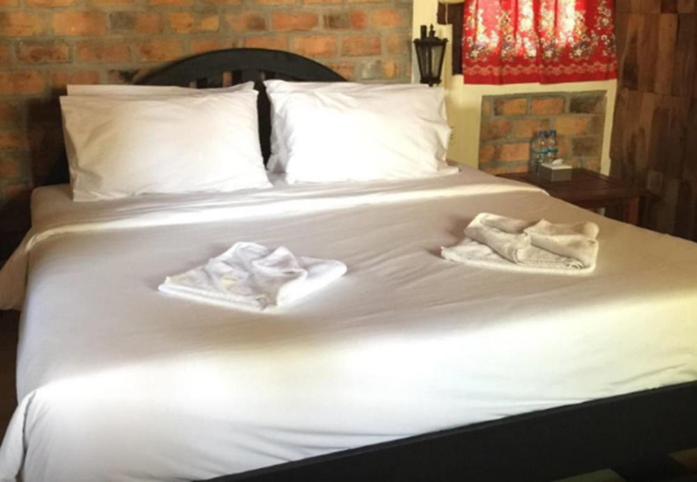 Baan Thai Homestay by bGb Villas Pantai Kata Luaran gambar