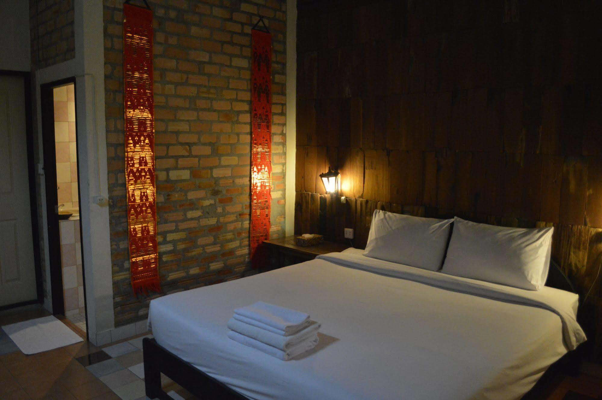 Baan Thai Homestay by bGb Villas Pantai Kata Luaran gambar