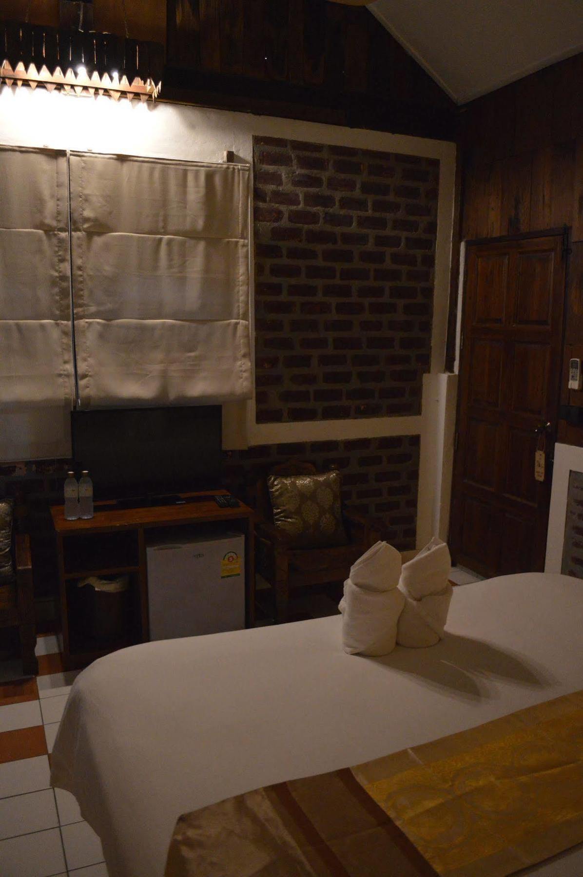 Baan Thai Homestay by bGb Villas Pantai Kata Luaran gambar
