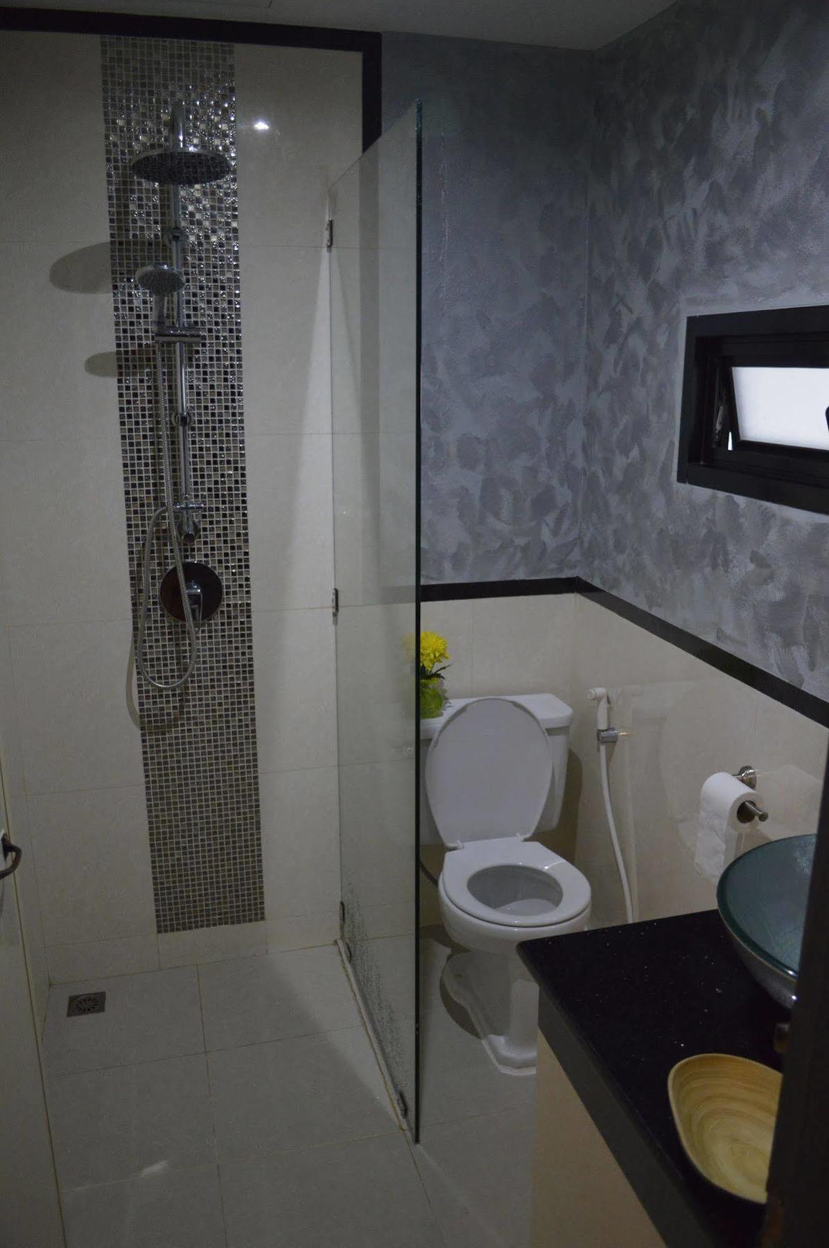 Baan Thai Homestay by bGb Villas Pantai Kata Luaran gambar