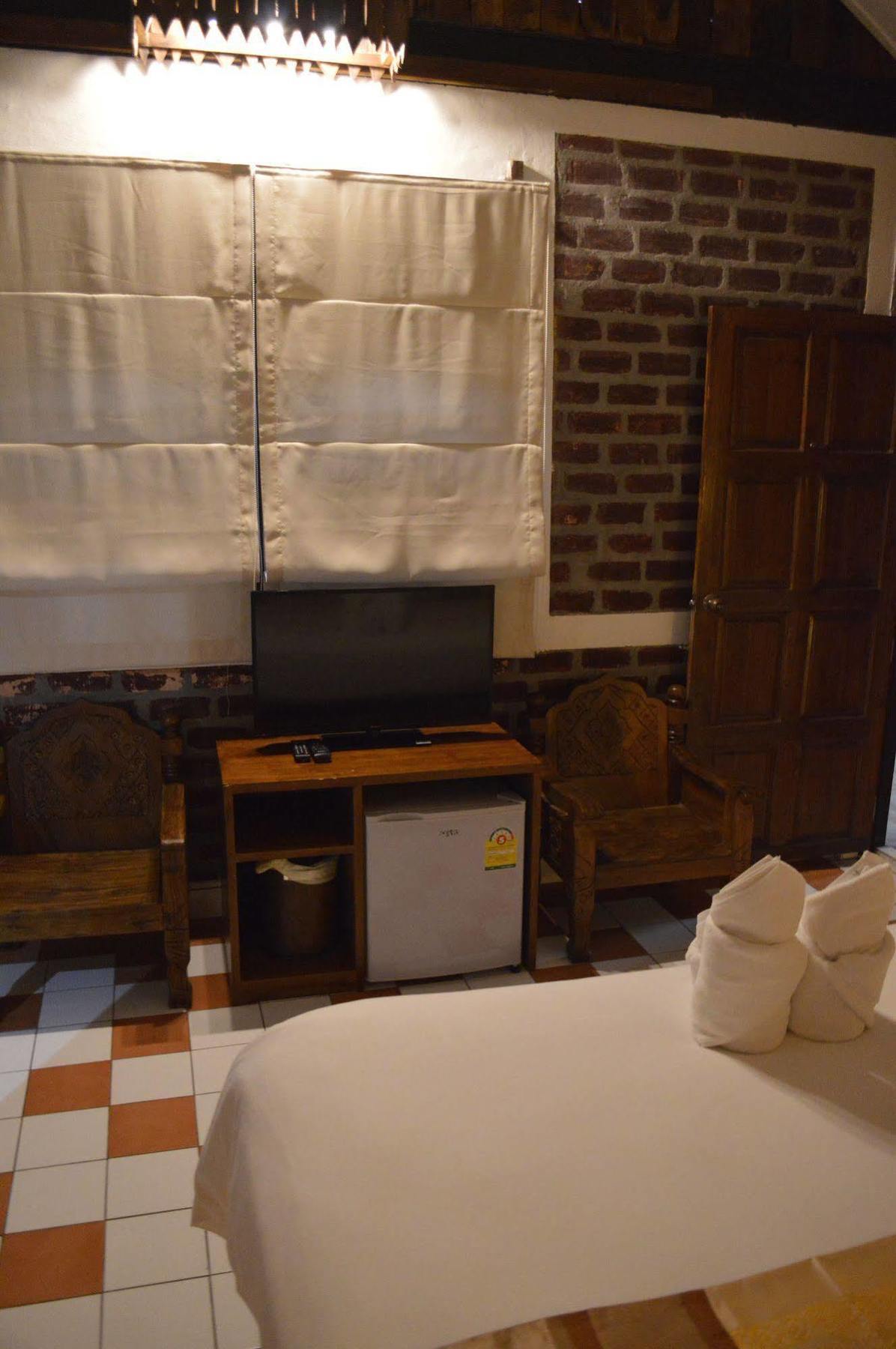 Baan Thai Homestay by bGb Villas Pantai Kata Luaran gambar