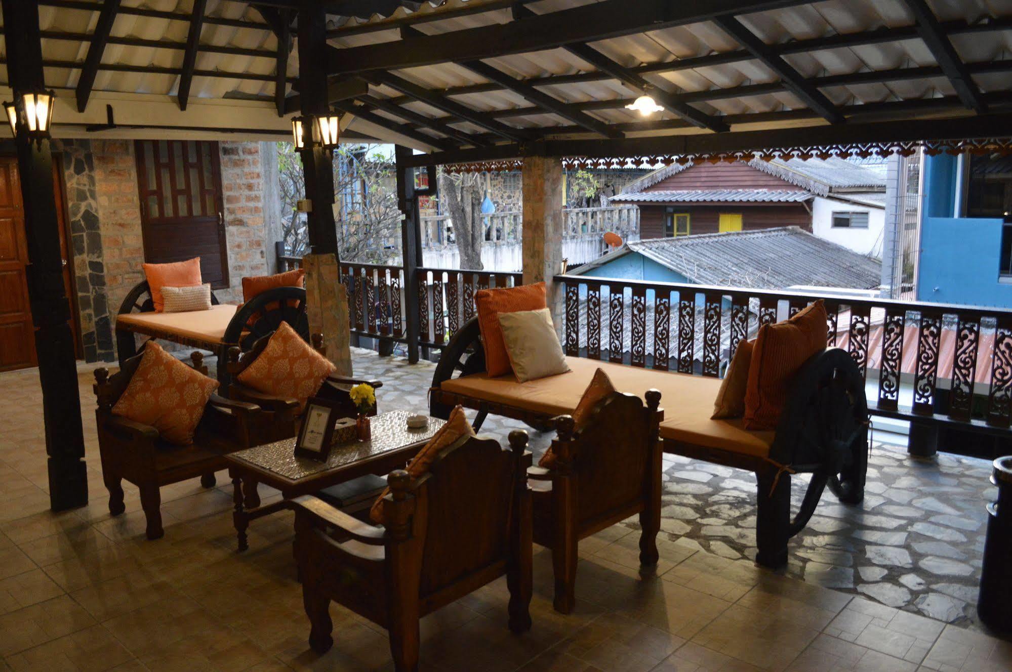 Baan Thai Homestay by bGb Villas Pantai Kata Luaran gambar