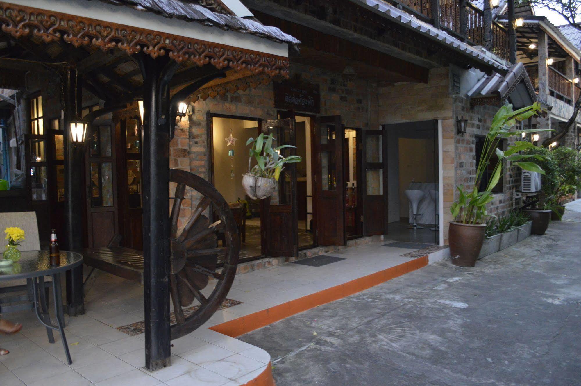 Baan Thai Homestay by bGb Villas Pantai Kata Luaran gambar