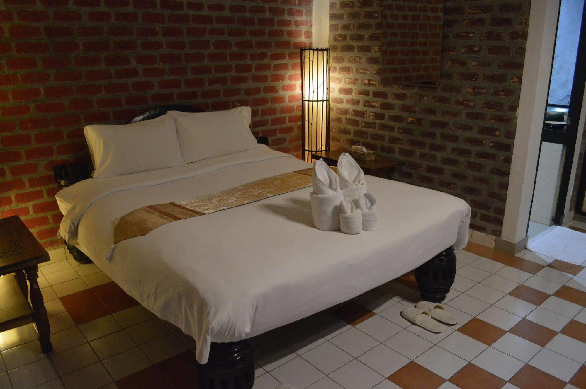 Baan Thai Homestay by bGb Villas Pantai Kata Luaran gambar